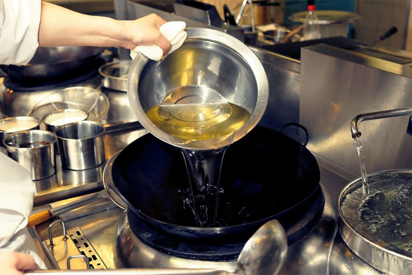 How to Maintain Kitchen Hygiene With Used Cooking Oil